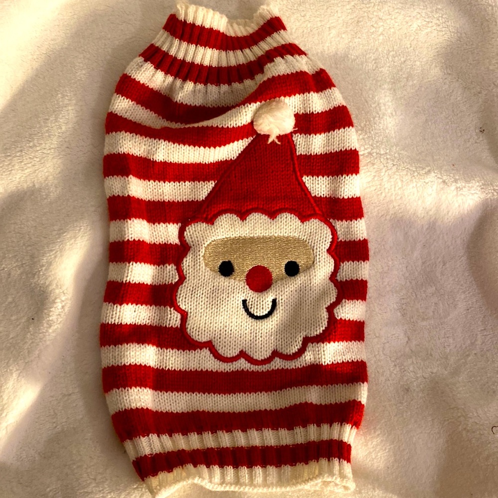 Cute small dog striped Santa Clause face 2012 sweater NWOT.